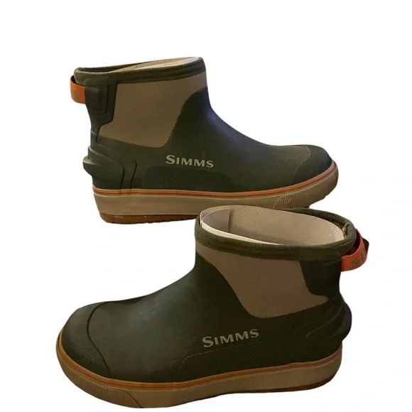 Simms Riverbank Chukka Boots Loden Green Waterproof
fisherman outdoors rain - Picture 4 of 11